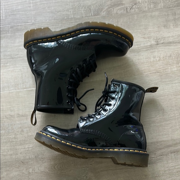 Dr. Martens Black Patent Leather Boots Classic Style - Picture 3 of 7